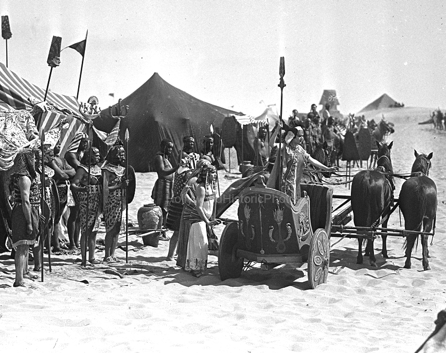 1917 3 Cleopatra wm.jpg